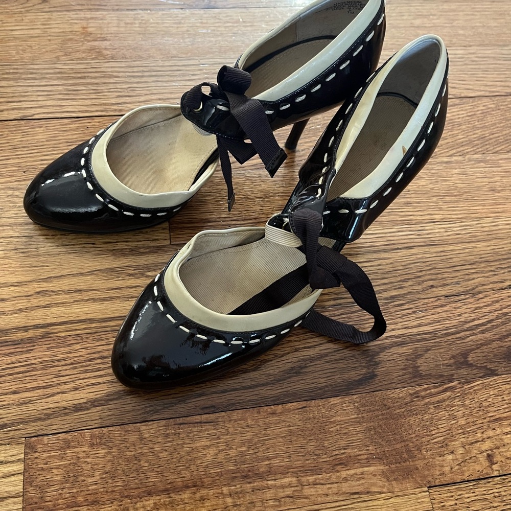 Anne Klein Black and Cream Heels with Bow